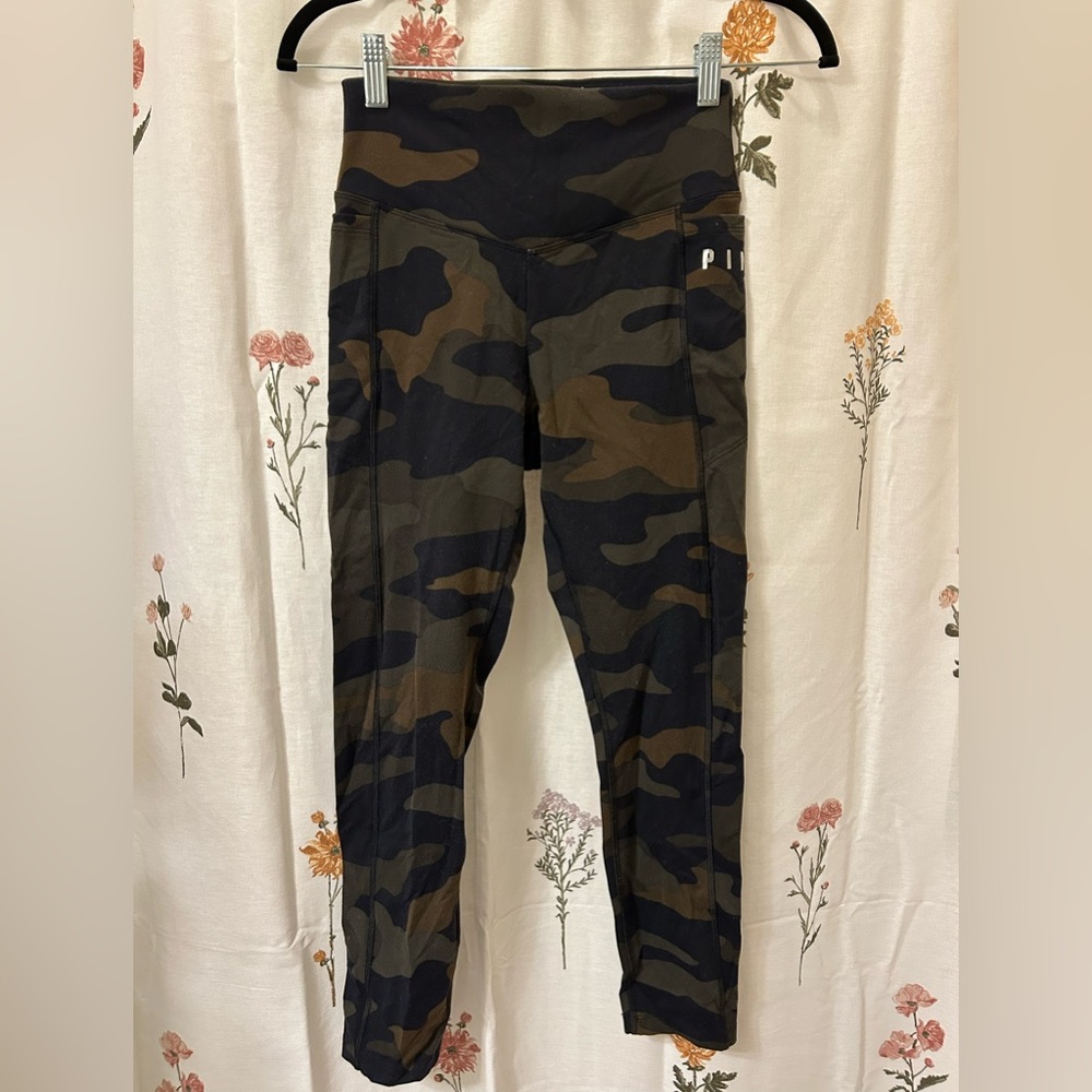 PINK Victoria's Secret Camouflage Cropped Leggings